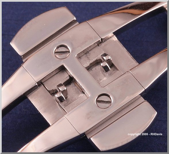 Comparing deployant clasps