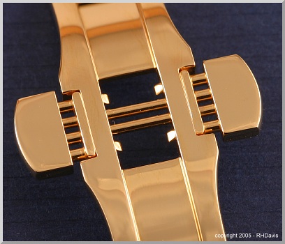 Comparing deployant clasps